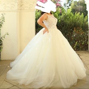 Promovías Wedding Dress